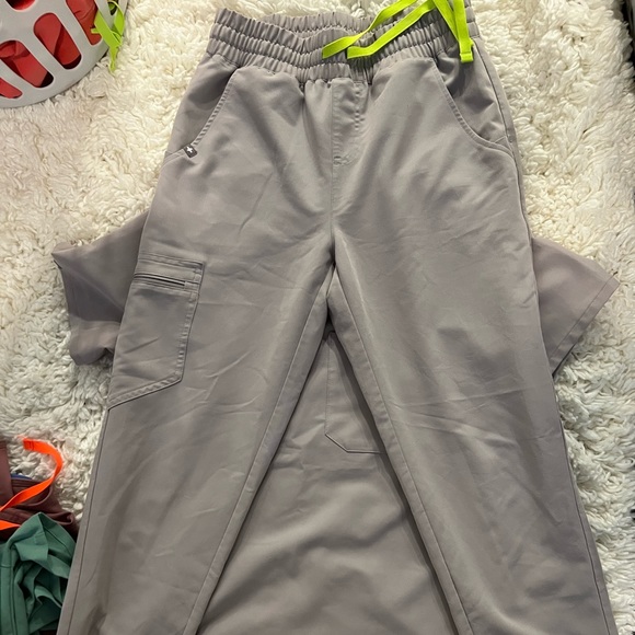 Figs Slate S Catarina and XS high waisted Zamora scrub set - Picture 4 of 5